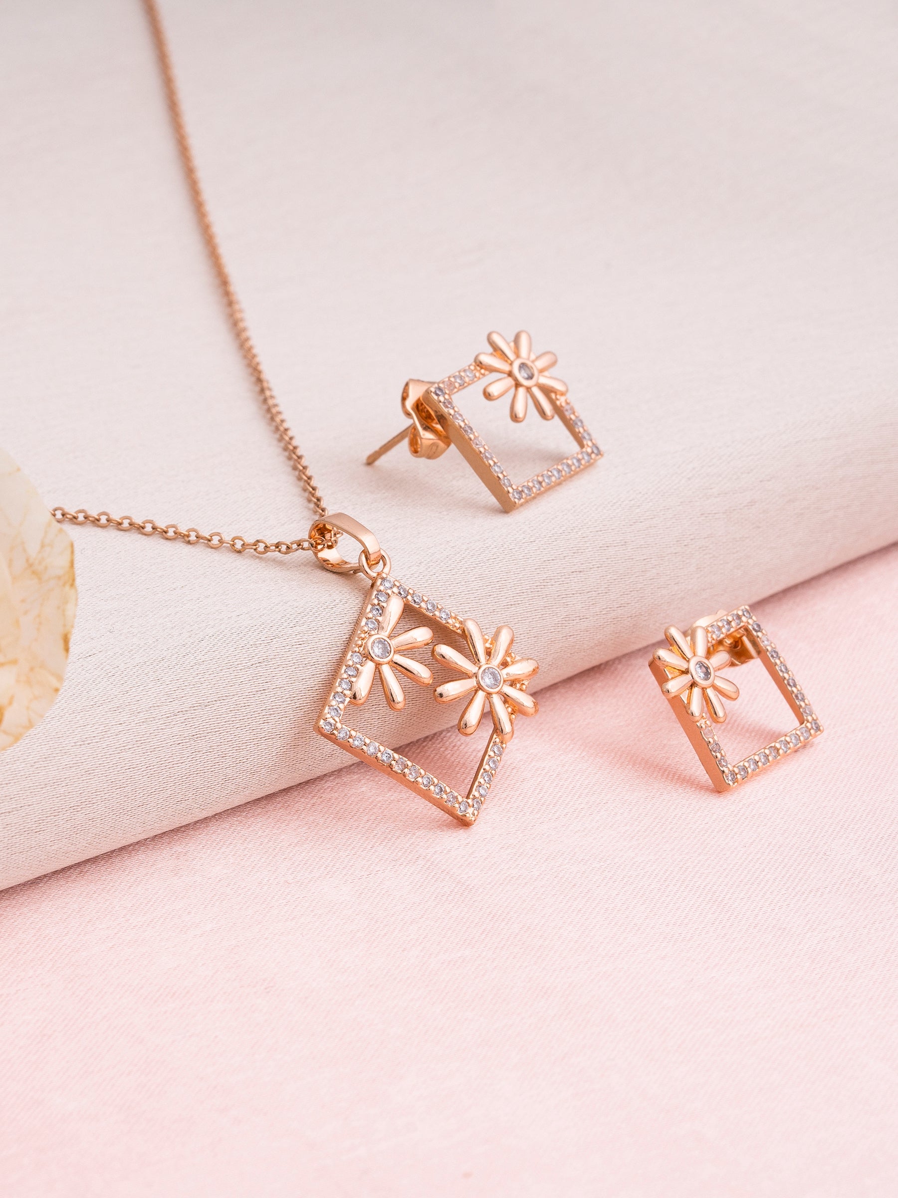 Square store pendant set